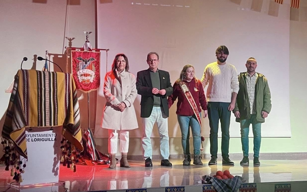PRESENTACIÓN FALLA TOTS A UNA VEU