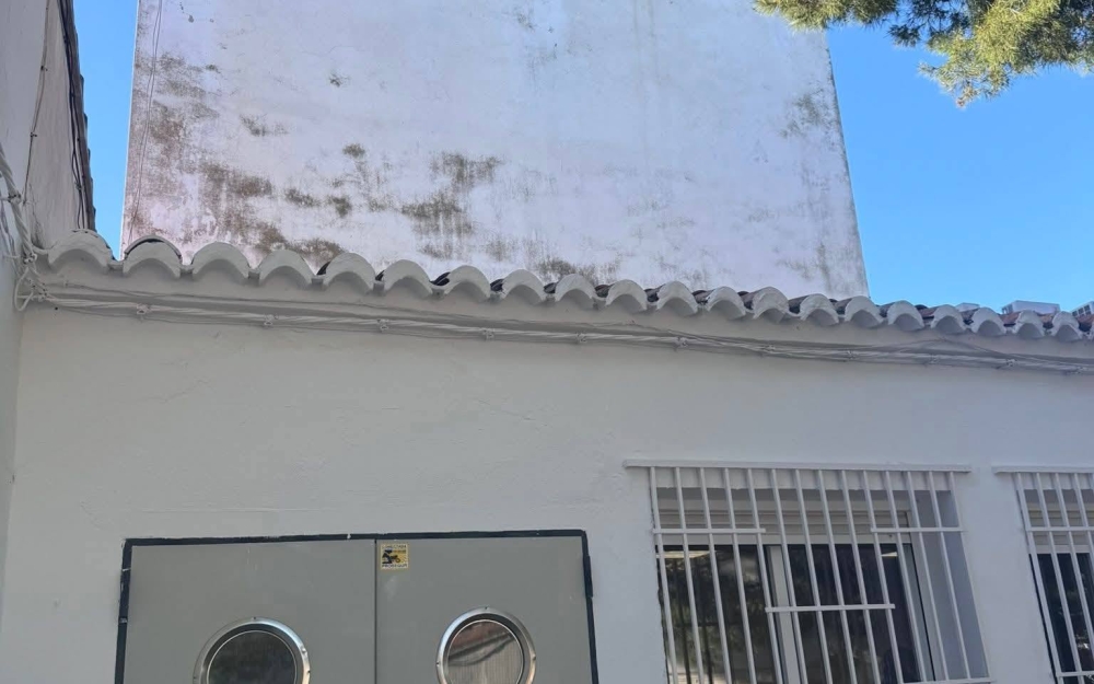 SANEAMIENTO Y PINTURA DEL ANTIGUO DEPÓSITO.