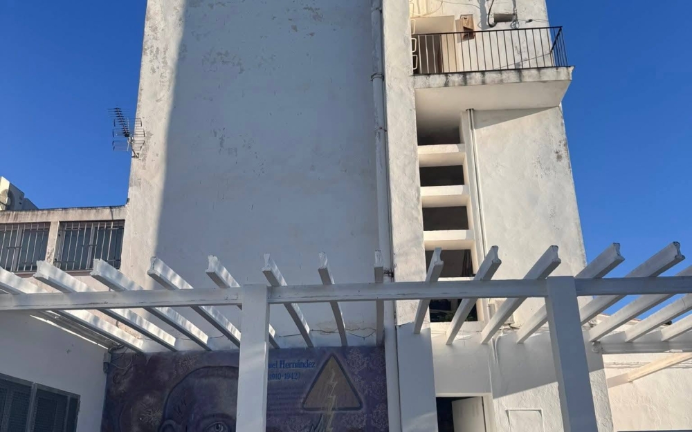 SANEAMIENTO Y PINTURA DEL ANTIGUO DEPÓSITO.