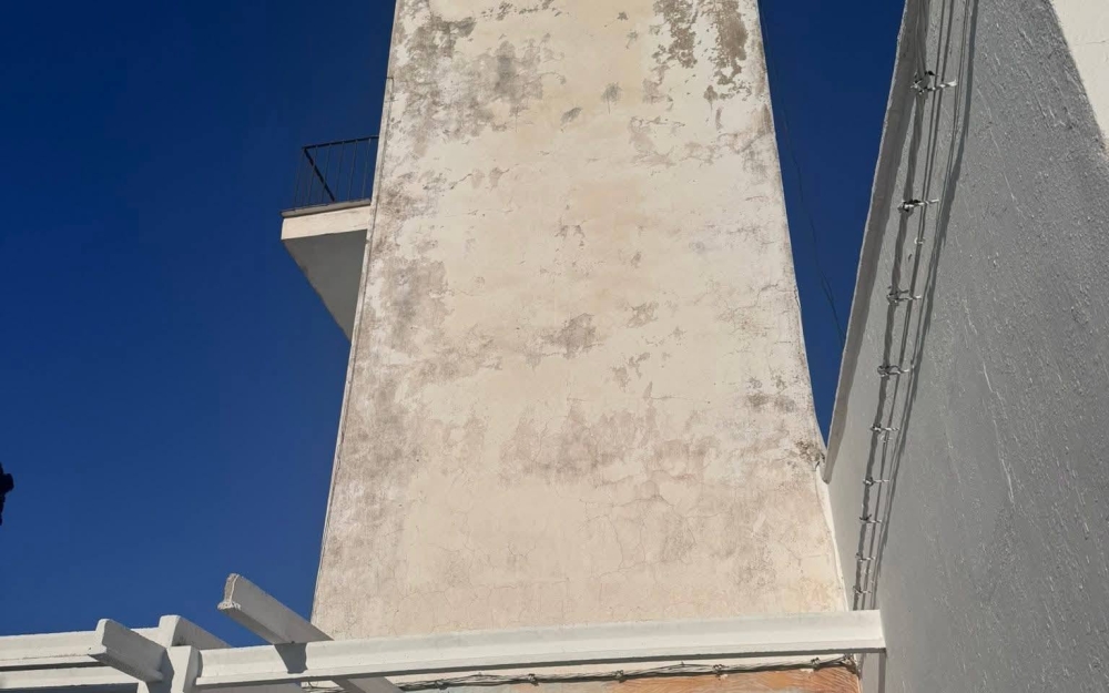 SANEAMIENTO Y PINTURA DEL ANTIGUO DEPÓSITO.