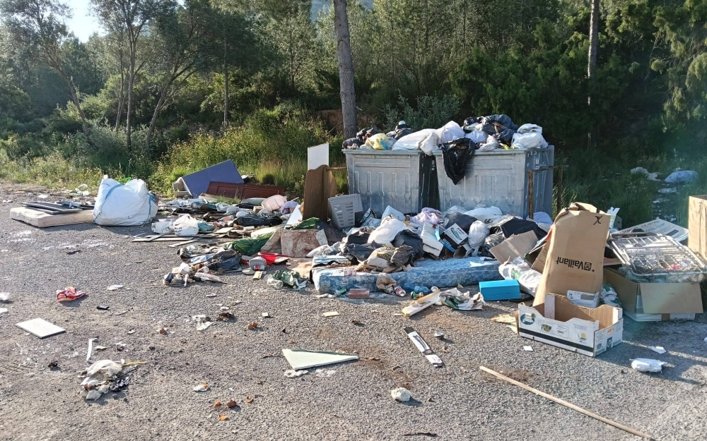 RECOGIDA DE ESCOMBROS Y BASURAS EN EL PUEBLO VIEJO.